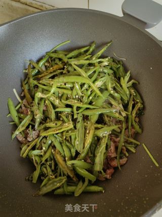 青椒炒牛肉的做法步调：3