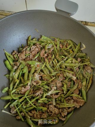 青椒炒牛肉的做法步调：5