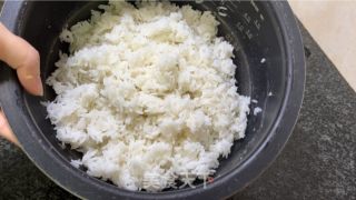 海胆炒饭的做法步调：1