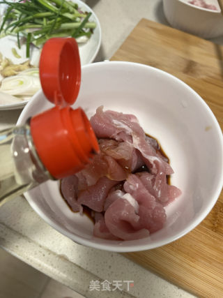 低卡猪肉利剑菜炖粉条的做法步调：2