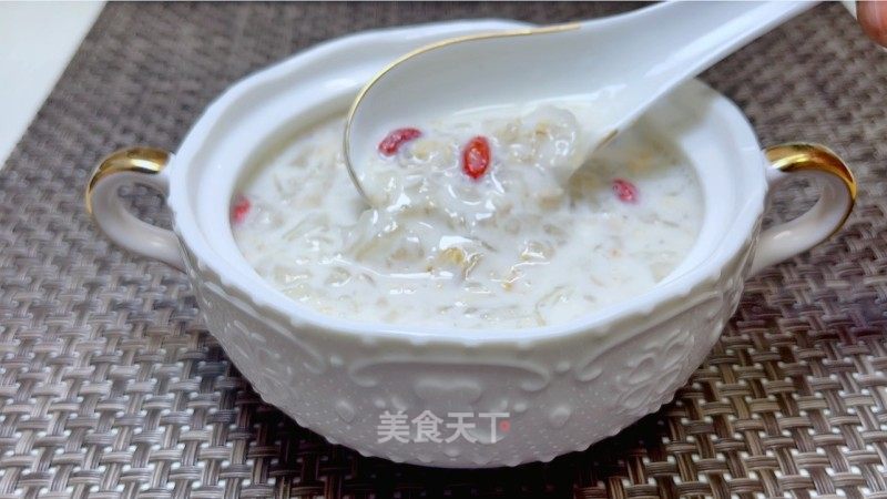 奶喷鼻银耳燕麦粥的做法