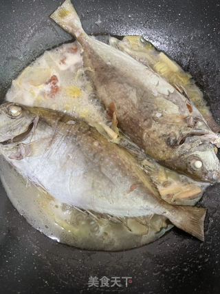 酸菜咸梅泥猛鱼的做法步调：11