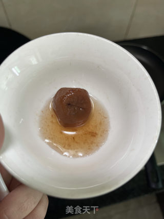酸菜咸梅泥猛鱼的做法步调：4