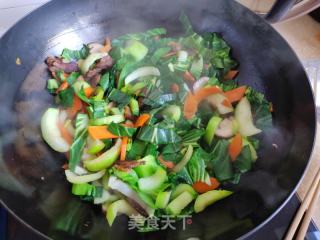 喷鼻菇青菜鸡蛋炒麻糍的做法步调：12