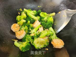 西兰花炒虾仁的做法步调：11