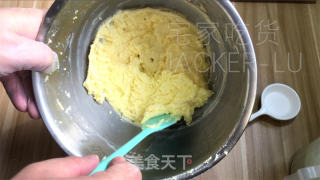 抹茶浓奶油饼干，微苦清爽抹茶喷鼻，拆配细致浓奶油，显现使人沉醉的心感。的做法步调：4
