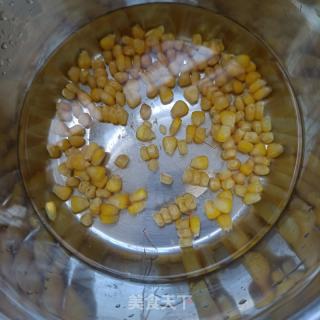 肉丁时蔬玉米粥的做法步调：1