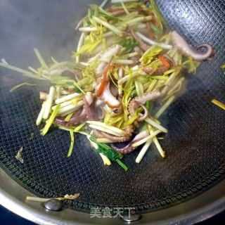 蒜黄炒八爪鱼的做法步调：11