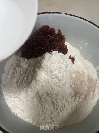 玫瑰花酱玫瑰馒头的做法步调：1