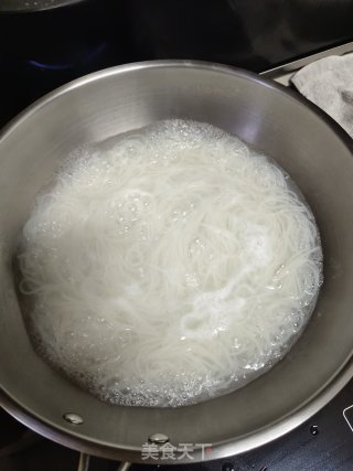 肉蛋蔬炒粉的做法步调：2