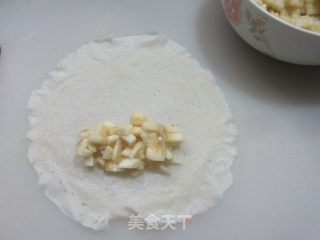 喷鼻蕉馅秋卷的做法步调：3