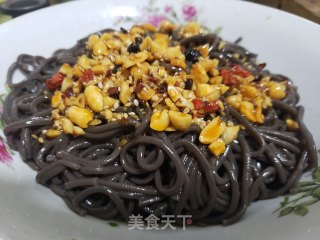 凉拌蕨根粉的做法步调：3