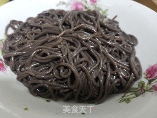 凉拌蕨根粉的做法步调：1