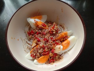 金针菇拌鸡蛋的做法步调：6