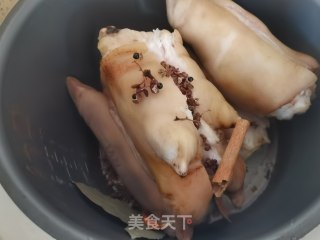 卤猪蹄的做法步调：6