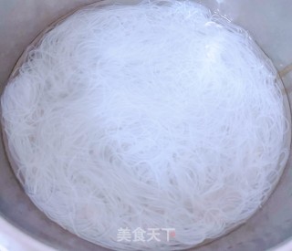 蜇皮粉丝木耳拌利剑菜#浑肠食谱#的做法步调：5