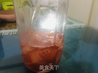 草莓汁的做法步调：1