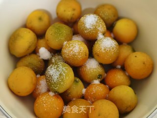 金桔膏的做法步调：2