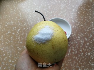 枸杞冰糖炖雪梨的做法步调：2