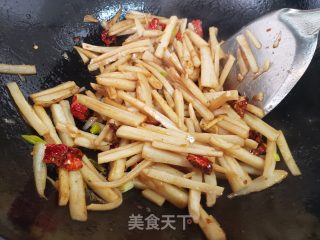 糖醋莲条的做法步调：4