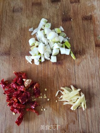 糖醋莲条的做法步调：3