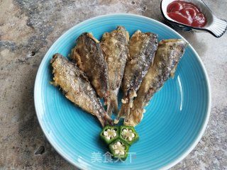 炸小青鱼的做法步调：8
