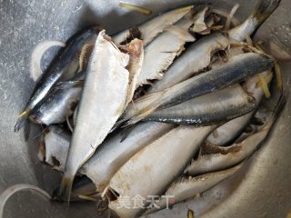 炸小青鱼的做法步调：4