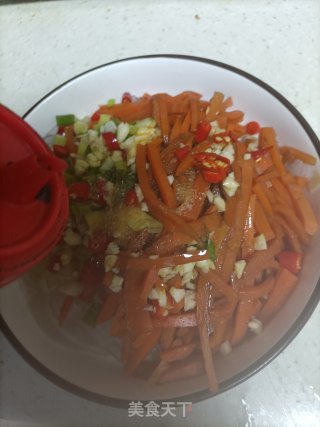 绿豆粉皮拌胡萝卜丝的做法步调：9