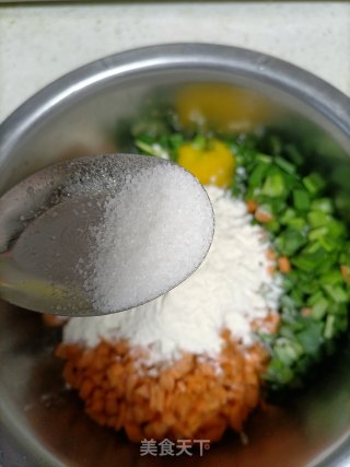 韭菜鸡蛋饼的做法步调：5