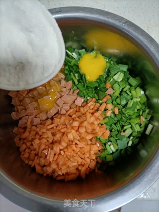 韭菜鸡蛋饼的做法步调：4