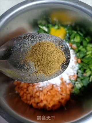 韭菜鸡蛋饼的做法步调：6