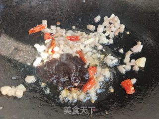 酱爆洋利剑菜的做法步调：8