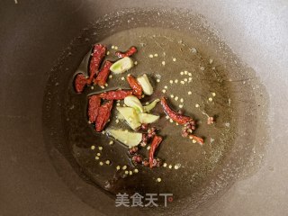 利剑菜粉条烩小酥肉的做法步调：3