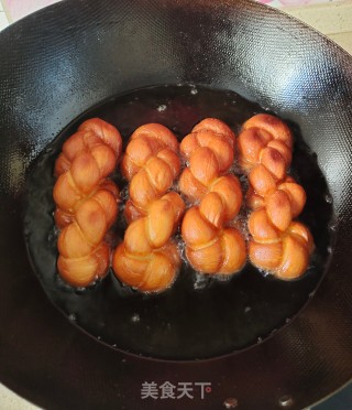 已经的小整食——麻花的做法步调：16