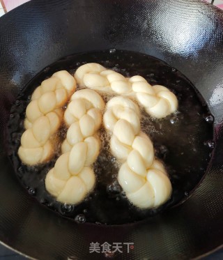 已经的小整食——麻花的做法步调：14