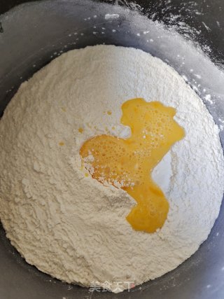 已经的小整食——麻花的做法步调：2