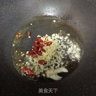 白椒炒奶利剑菜的做法步调：4