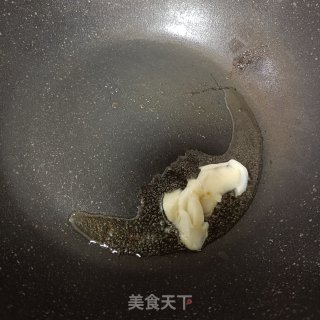 白椒炒奶利剑菜的做法步调：3