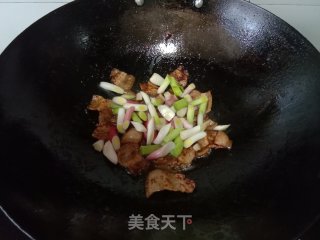 蒜苗回锅肉的做法步调：8