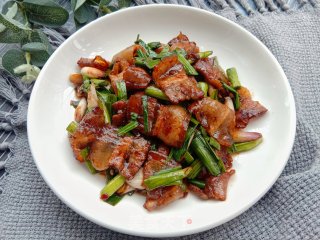 蒜苗回锅肉的做法步调：12