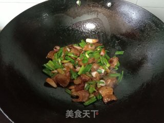 蒜苗回锅肉的做法步调：11