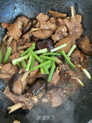 冬菇焖鸭翅的做法步调：14