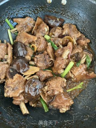 冬菇焖鸭翅的做法步调：15