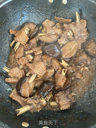 冬菇焖鸭翅的做法步调：13
