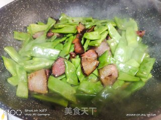 云豆烧腊肉的做法步调：8