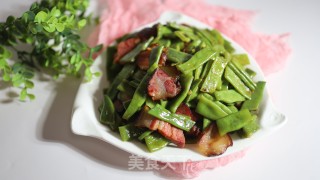 云豆烧腊肉的做法步调：10