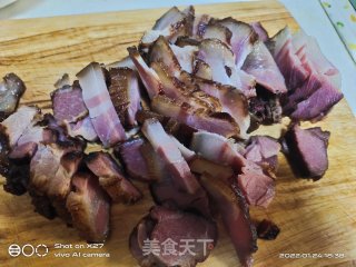 云豆烧腊肉的做法步调：1