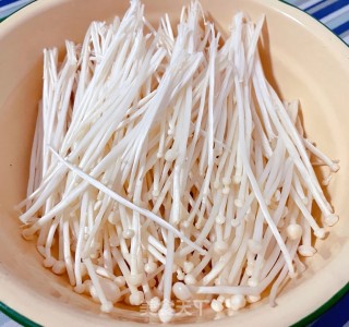 #浑肠食谱#虾仁豆腐金针菇的做法步调：2