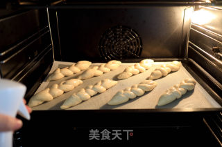 一股辫牛奶里包的做法步调：11