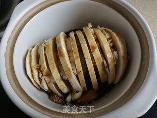 五花肉喷鼻芋煲的做法步调：9